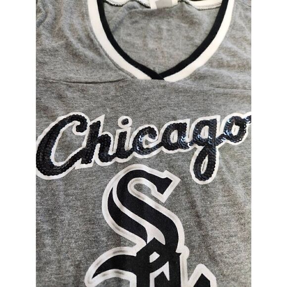 MLB PINK Chicago White Sox XS grey v neck, short sleeved top. Chicago is in blac - Picture 3 of 6